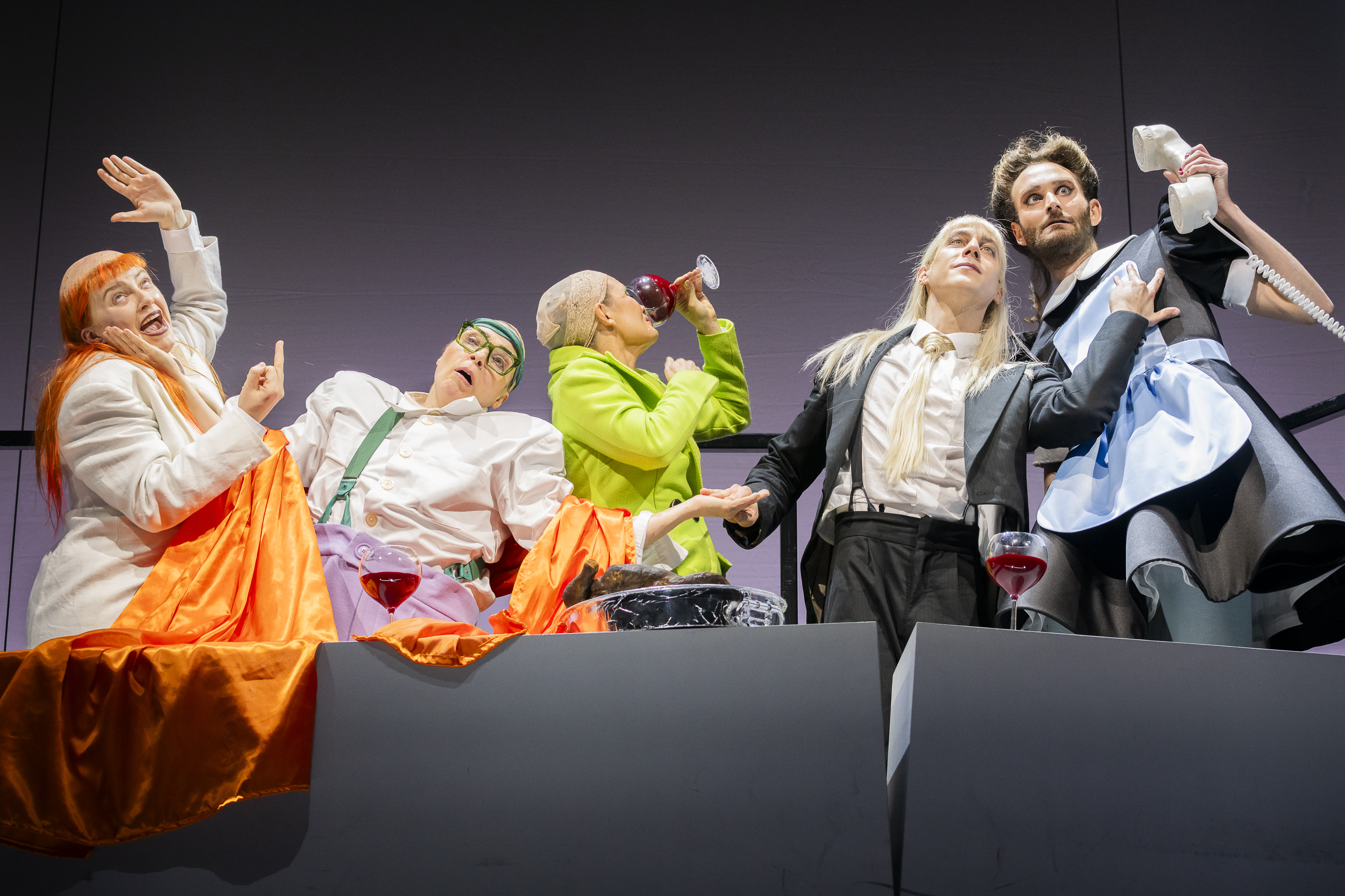Biedermann Und Die Brandstifter Berliner Ensemble